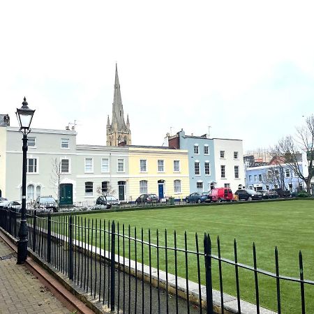 Am Living - Cheltenham Town Centre - St Georges Square Esterno foto