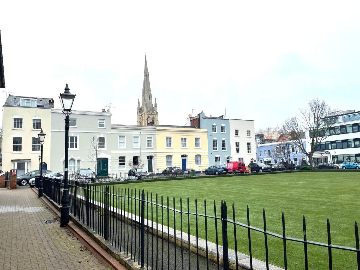Am Living - Cheltenham Town Centre - St Georges Square Esterno foto