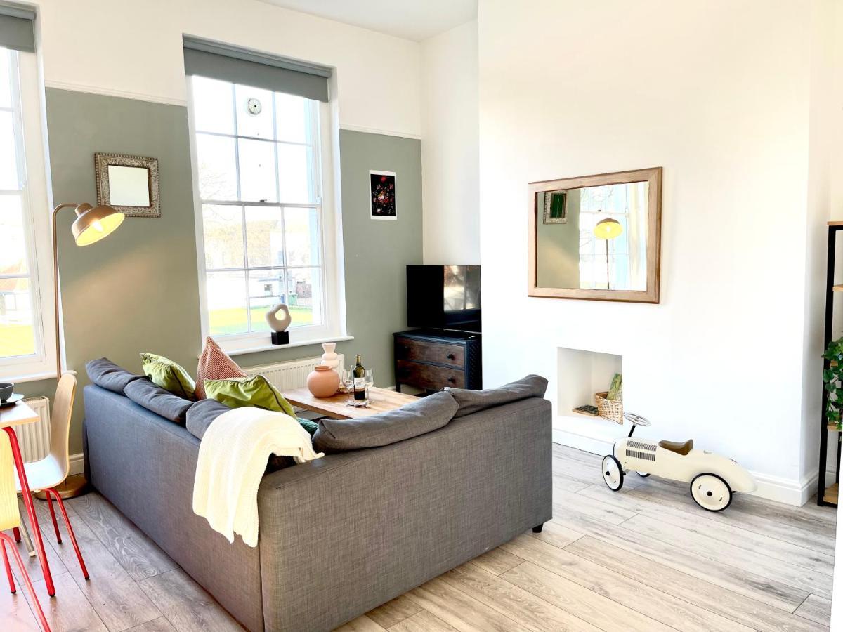 Am Living - Cheltenham Town Centre - St Georges Square Esterno foto